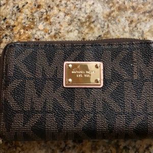 Michael kors clutch
